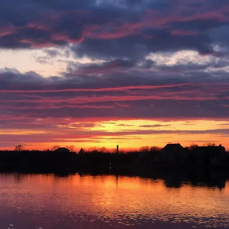 Проживание в семье Zakatek Nad Jeziorem Элк